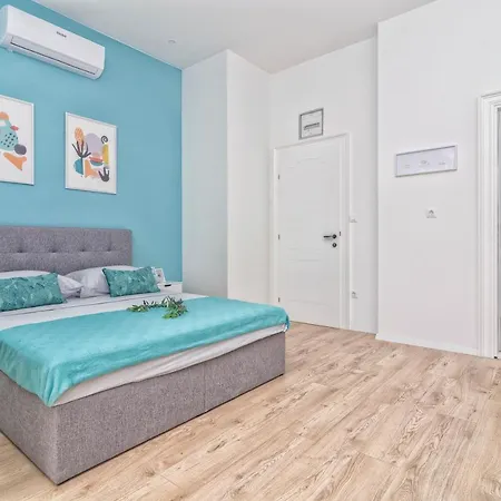 Little World 公寓 *